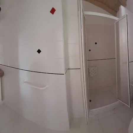 Les De Campardon Kır Evi Monties